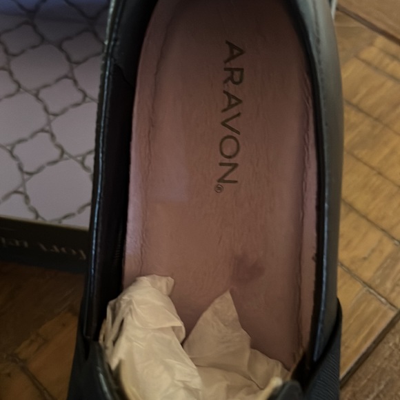 Aravon black slip in shoes - Picture 4 of 6
